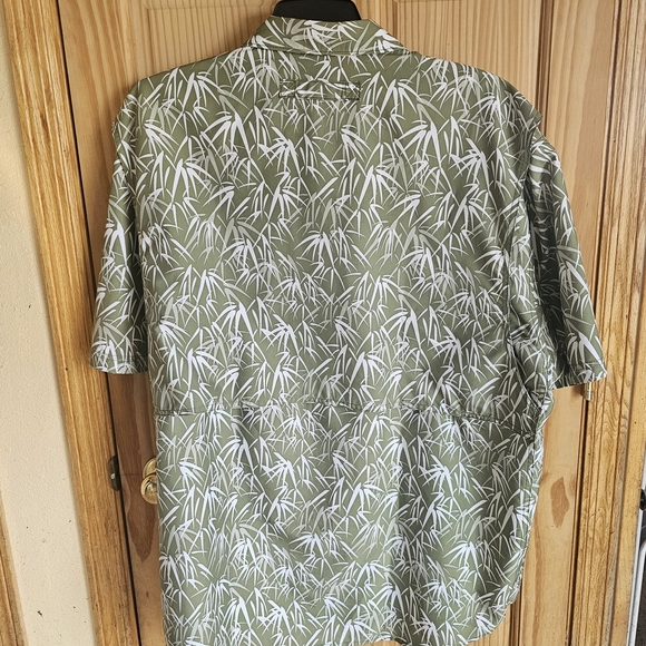 Duluth Trading Co Green and White Casual Button Down Shirt - Picture 6 of 8